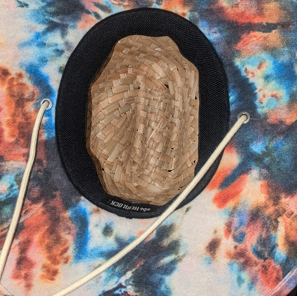 Brand New Hemlock hat - Picture 3 of 3